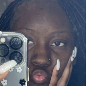 Meet your Posher, Adrianne